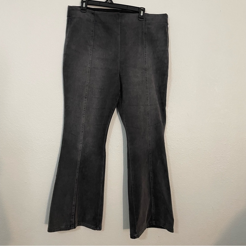 Lee woman’s Black flared jeans XL pull on stretch boho chic western washed out